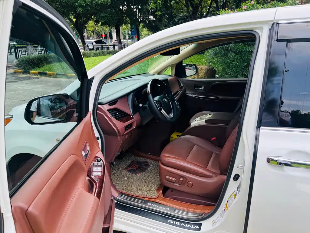 Toyota Sienna — миниатюра 8