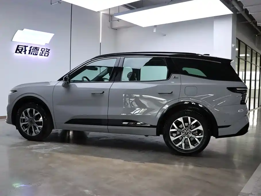 Ford Edge 2023 L 2.0T EcoBoost мест