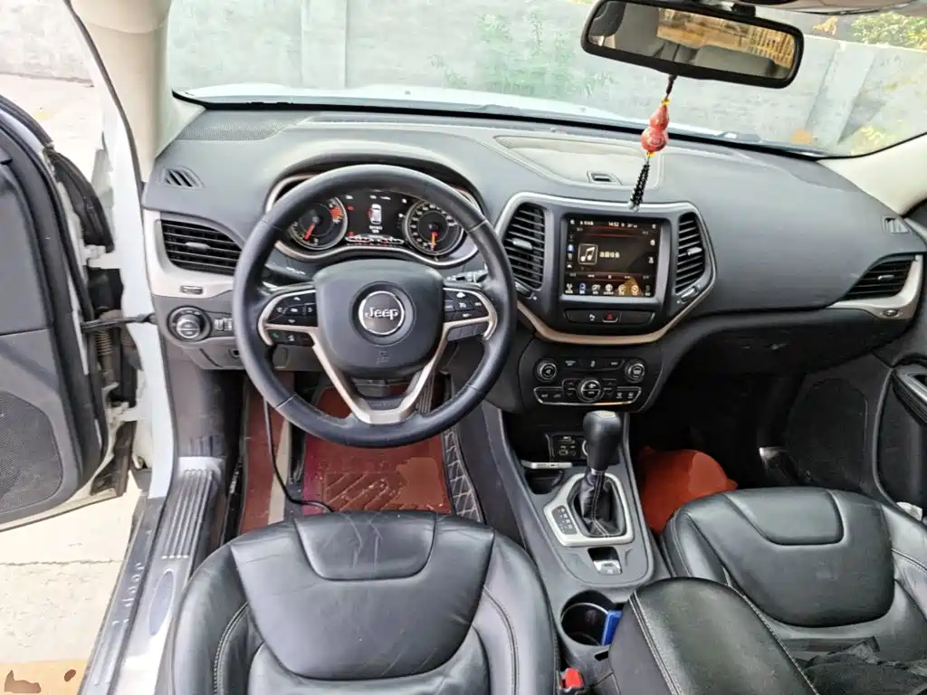 Jeep Cherokee — миниатюра 11