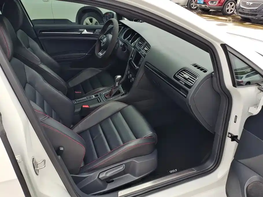 Volkswagen Golf GTI — миниатюра 8