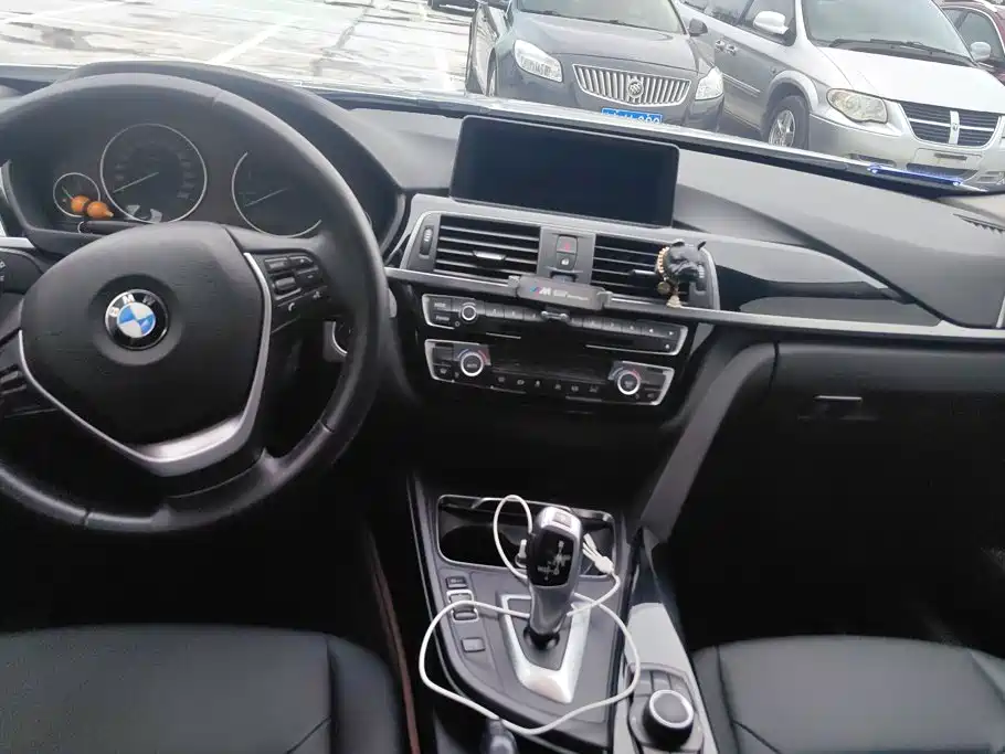 BMW 3 Series — миниатюра 12