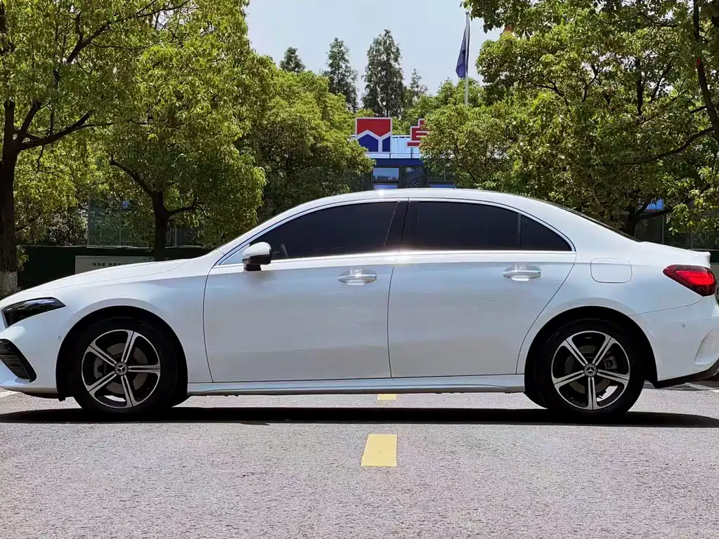 Mercedes-Benz A-Class A 2025 A 200 L Fashion
