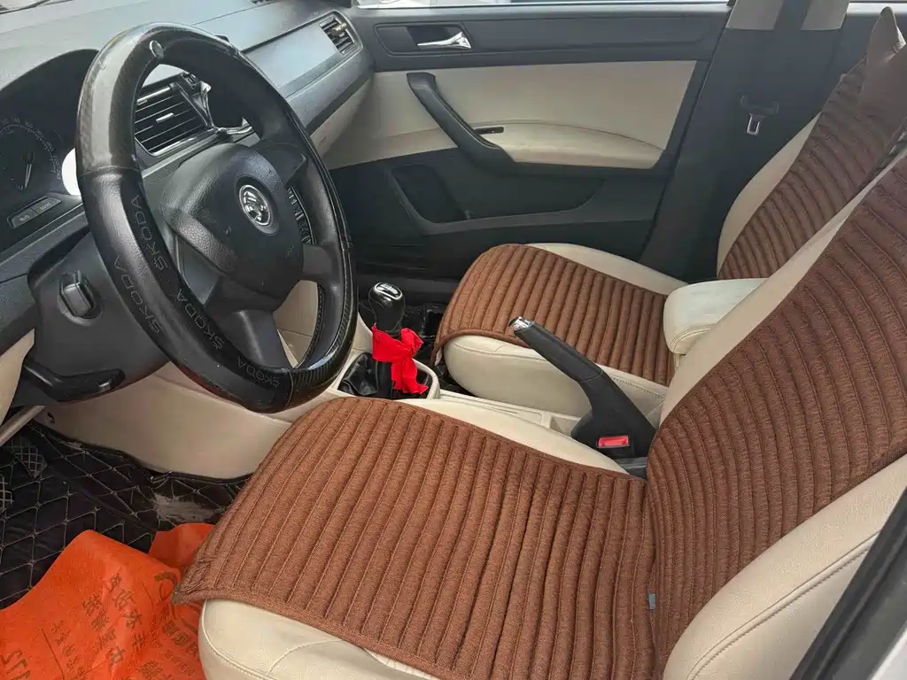 Skoda Rapid 2013 1.4L MT