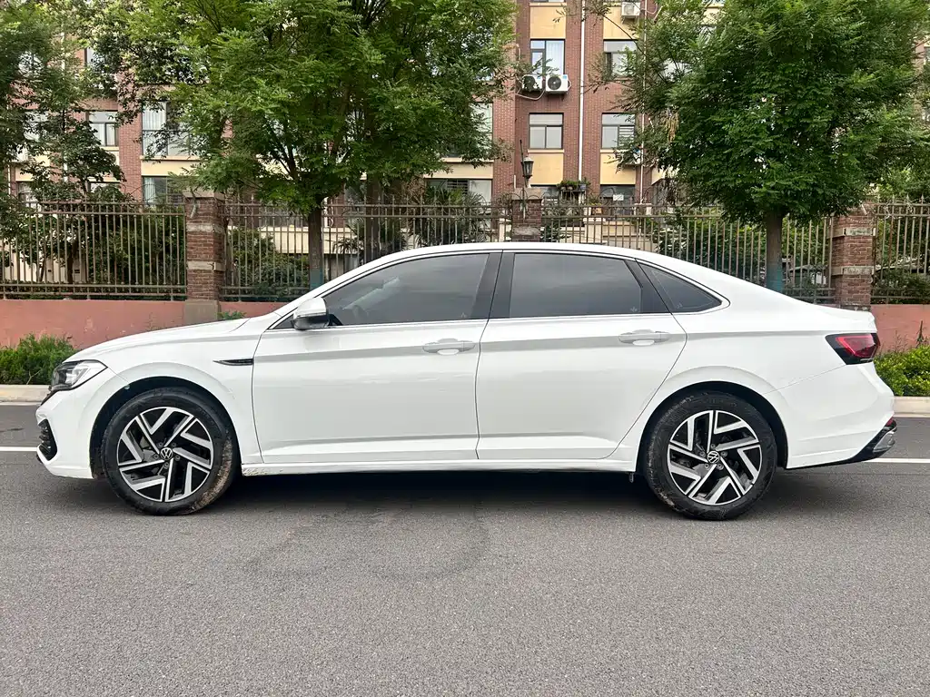 Volkswagen Sagitar 2023 300TSI DSG