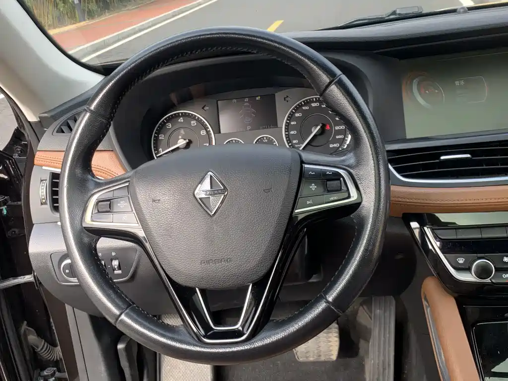 Borgward BX7 — миниатюра 18