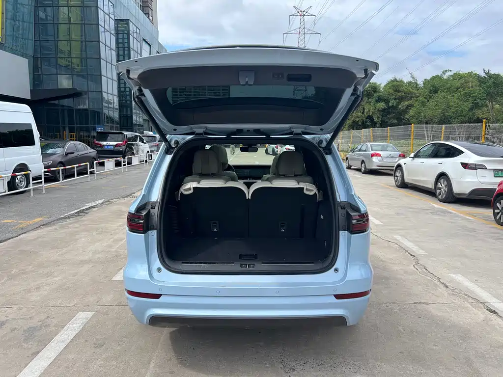 Li Auto ONE 2021 6 мест
