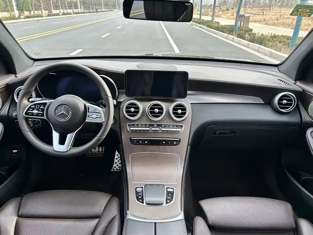 MERCEDES-BENZ GLC