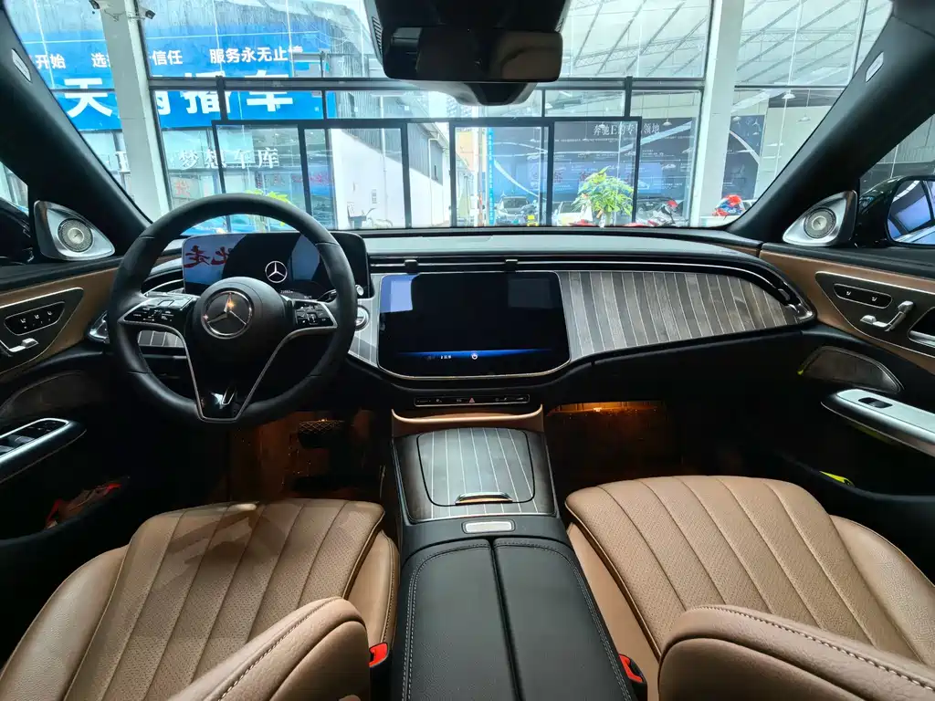 Mercedes-Benz E-Class E 2025 E 300 L Fashion