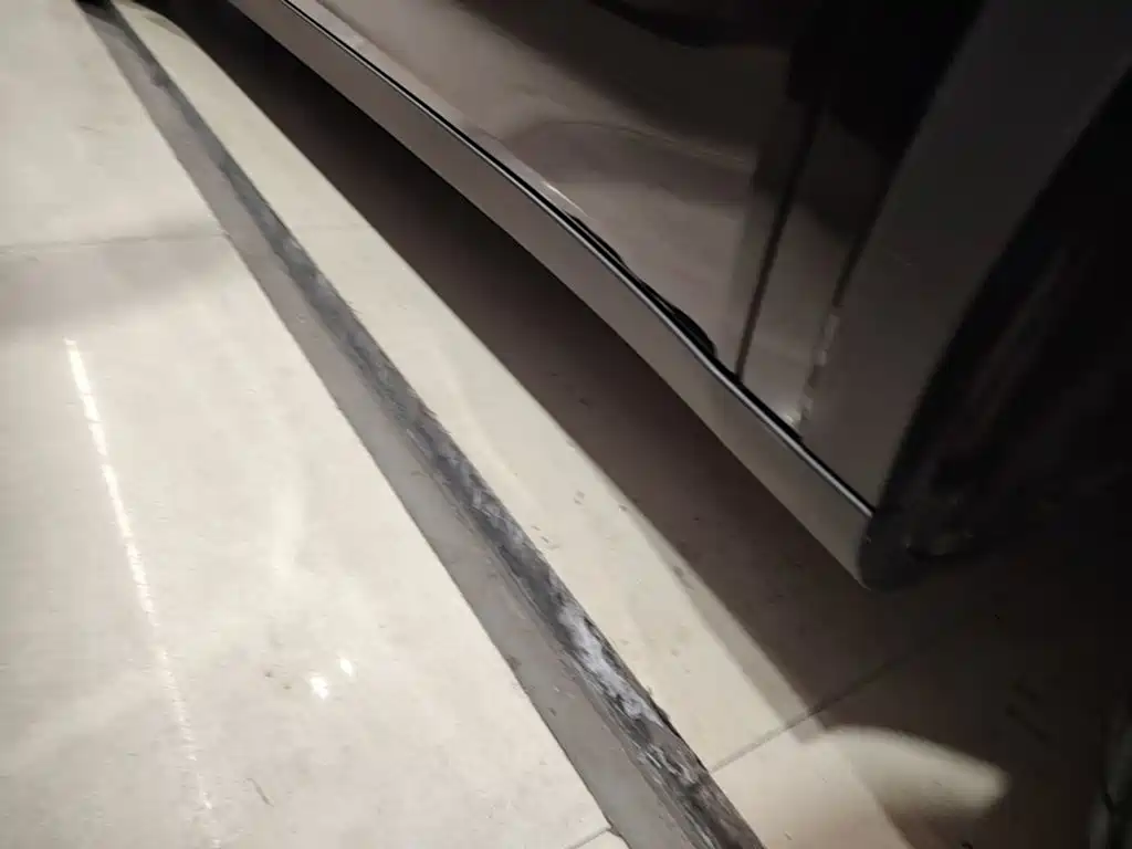 Tesla Model Y — миниатюра 21
