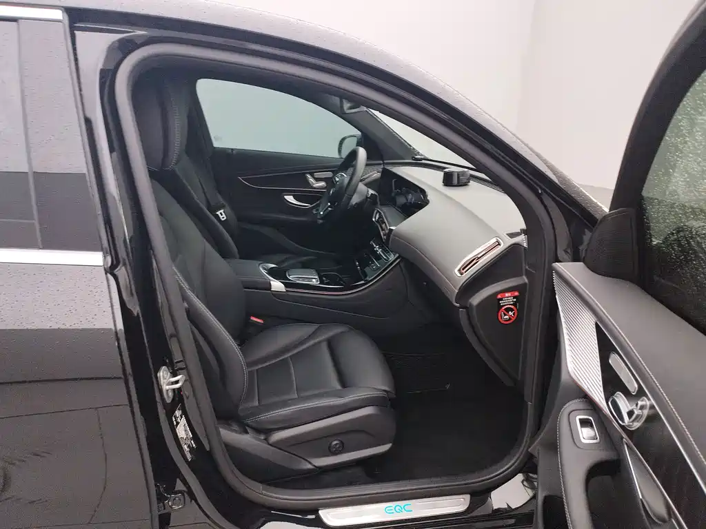 Mercedes-Benz EQC — миниатюра 15