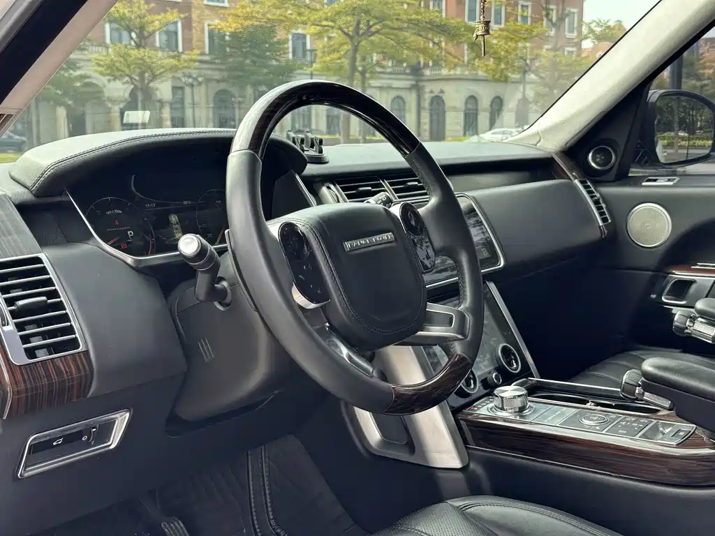 Land Rover Range Rover — миниатюра 8