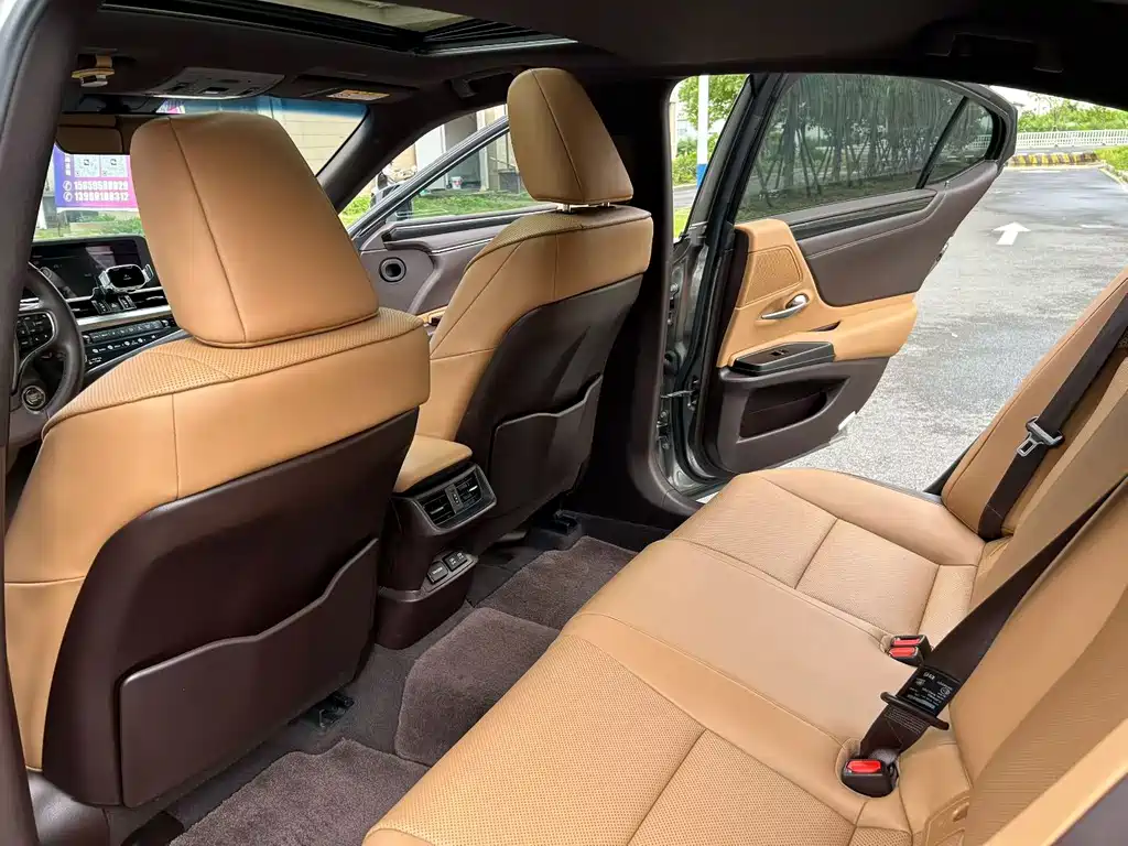 Lexus ES — миниатюра 8