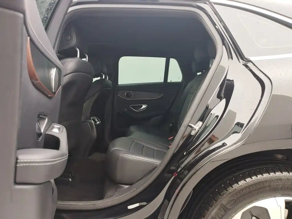 Mercedes-Benz EQC — миниатюра 12