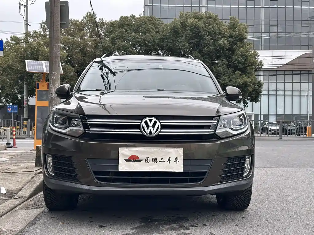 VOLKSWAGEN TIGUAN