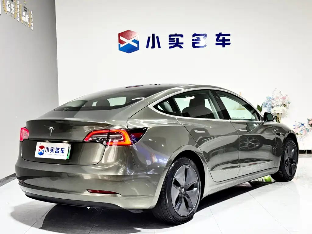 Tesla Model 3 — миниатюра 7
