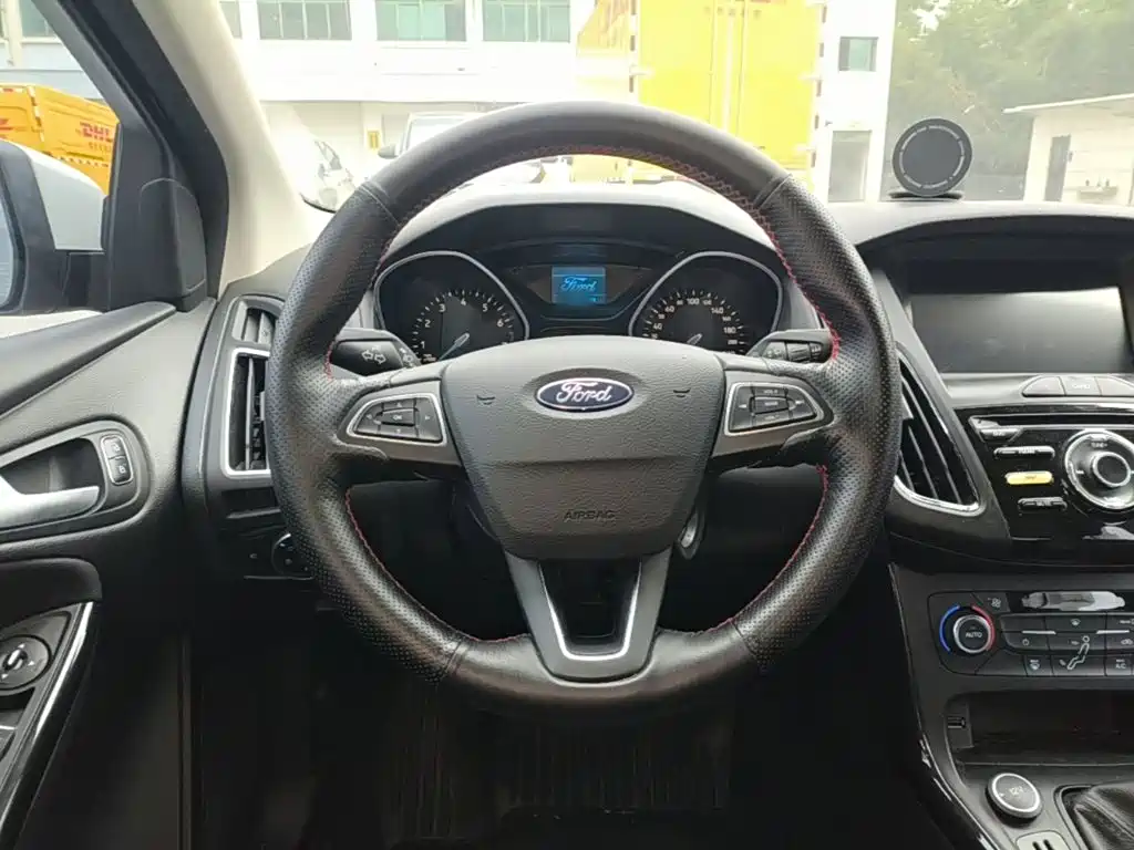 Ford Focus — миниатюра 11