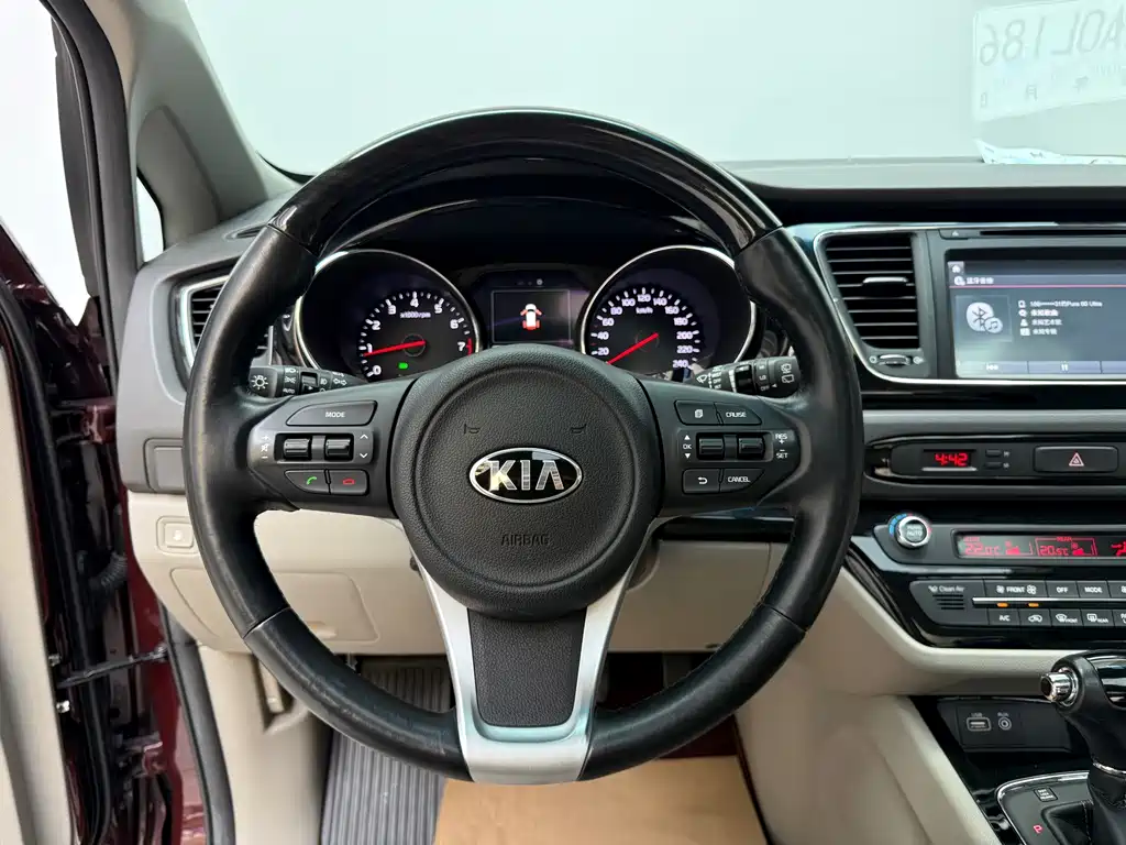 Kia Carnival — миниатюра 15