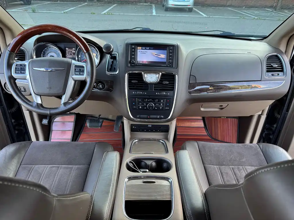 Chrysler Grand Voyager (Import) — миниатюра 10