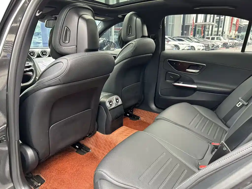 Mercedes-Benz C-Class — миниатюра 12