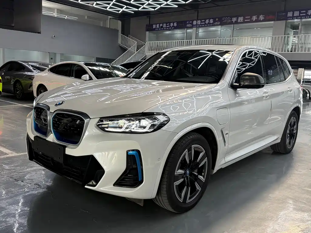 BMW iX3 2021