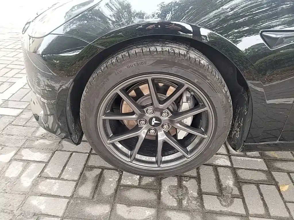 Tesla Model 3 — миниатюра 23