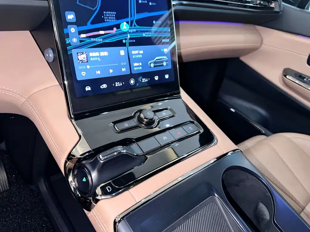 NIO ES8 — миниатюра 11