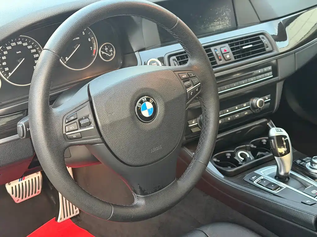 BMW 5 Series — миниатюра 27
