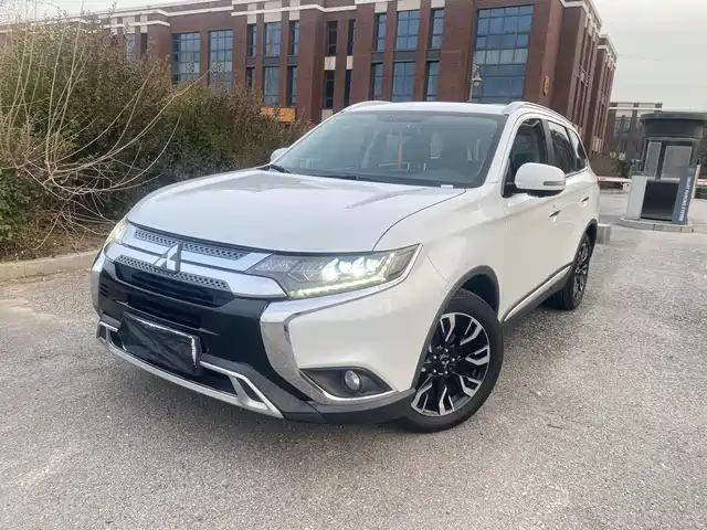 MITSUBISHI OUTLANDER 2020