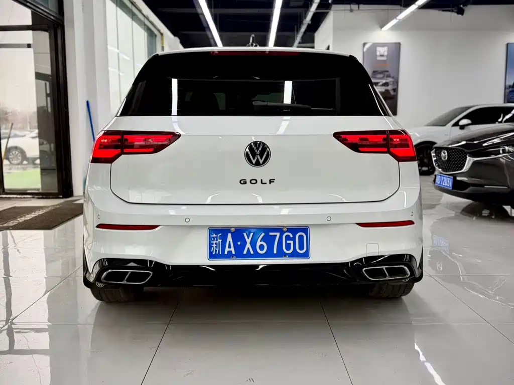 VOLKSWAGEN GOLF