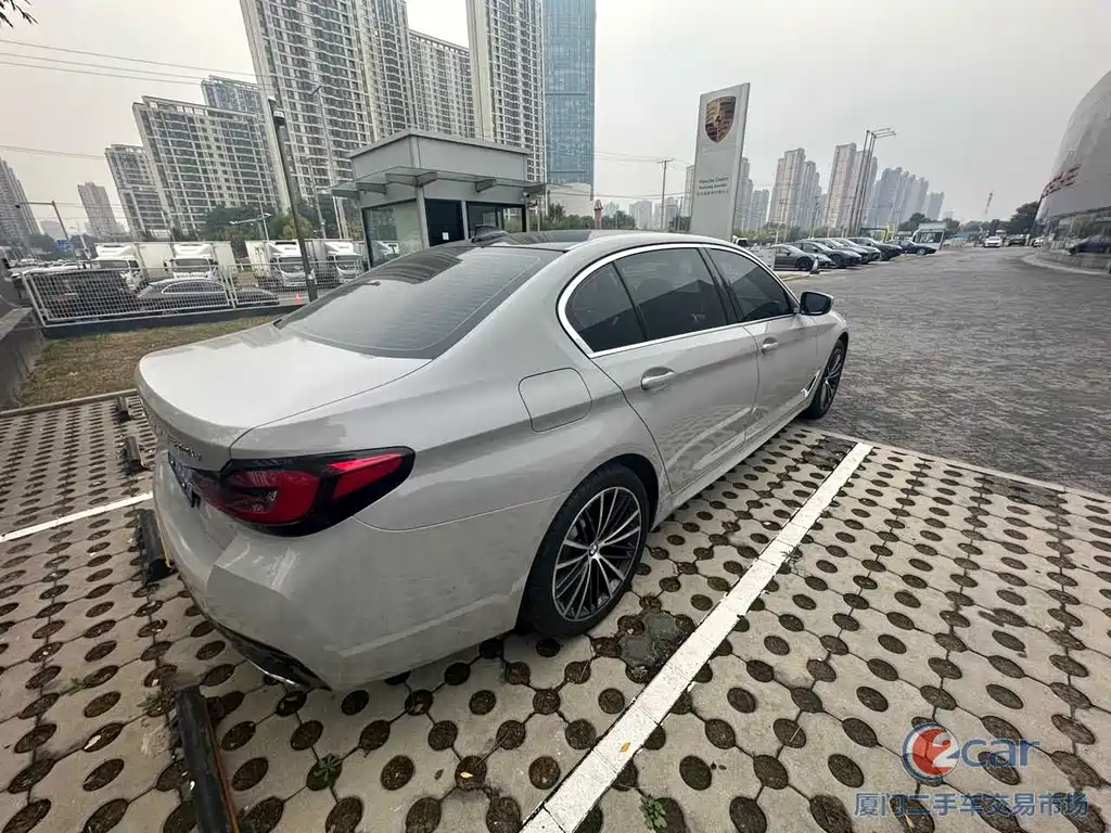 BMW 5 SERIES