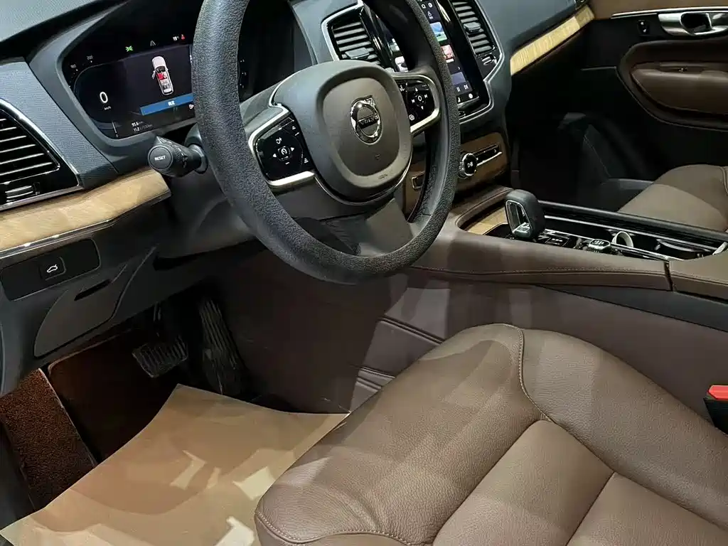 Volvo XC90 2025 B6 Luxury 7 мест