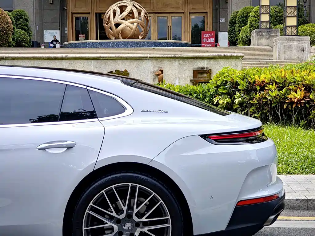 Porsche Panamera — миниатюра 28