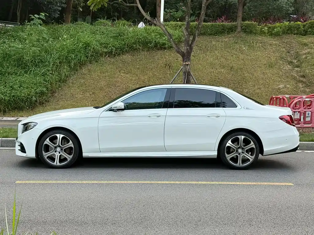 Mercedes-Benz E-Class — миниатюра 3