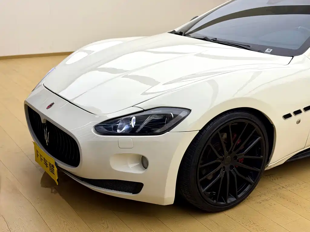 Maserati GranTurismo — миниатюра 6