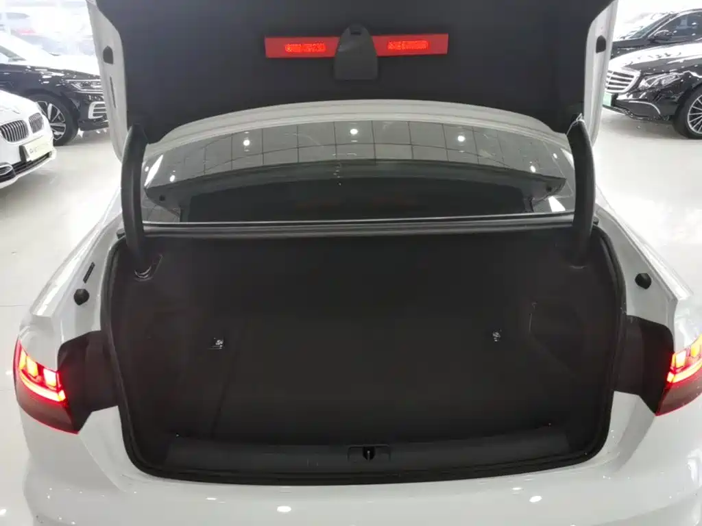 Audi A4L — миниатюра 19