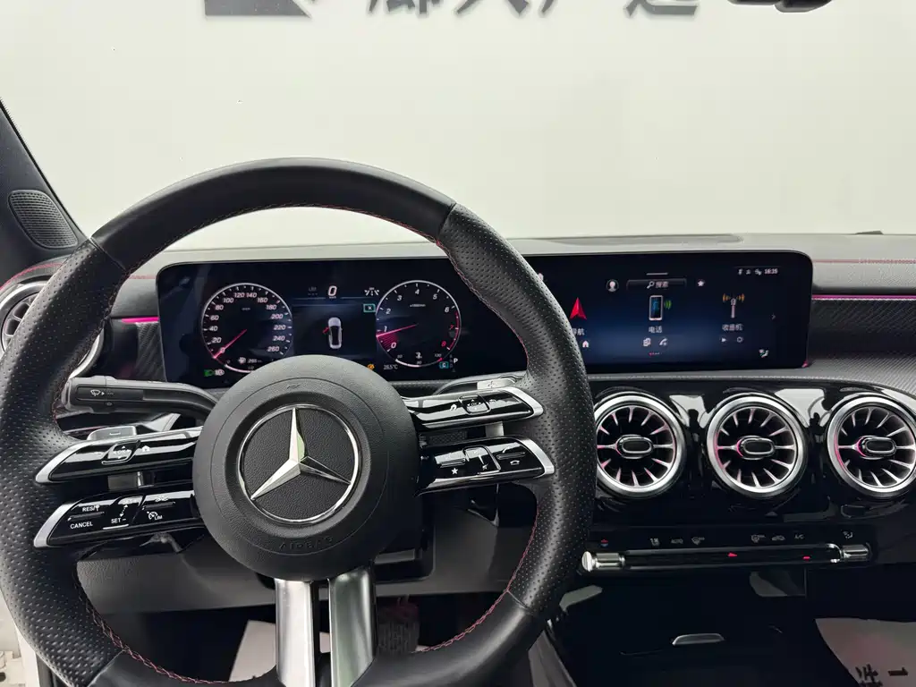 Mercedes-Benz A-Class — миниатюра 11