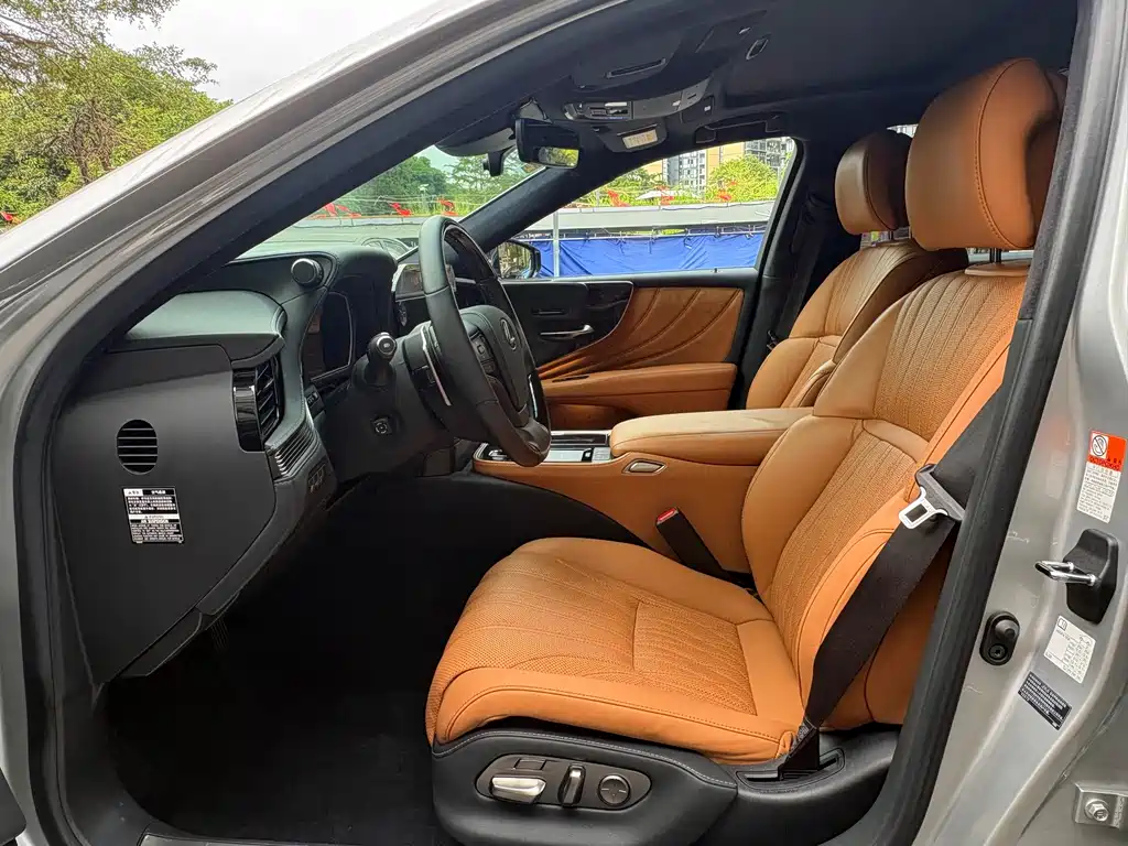 Lexus LS — миниатюра 4