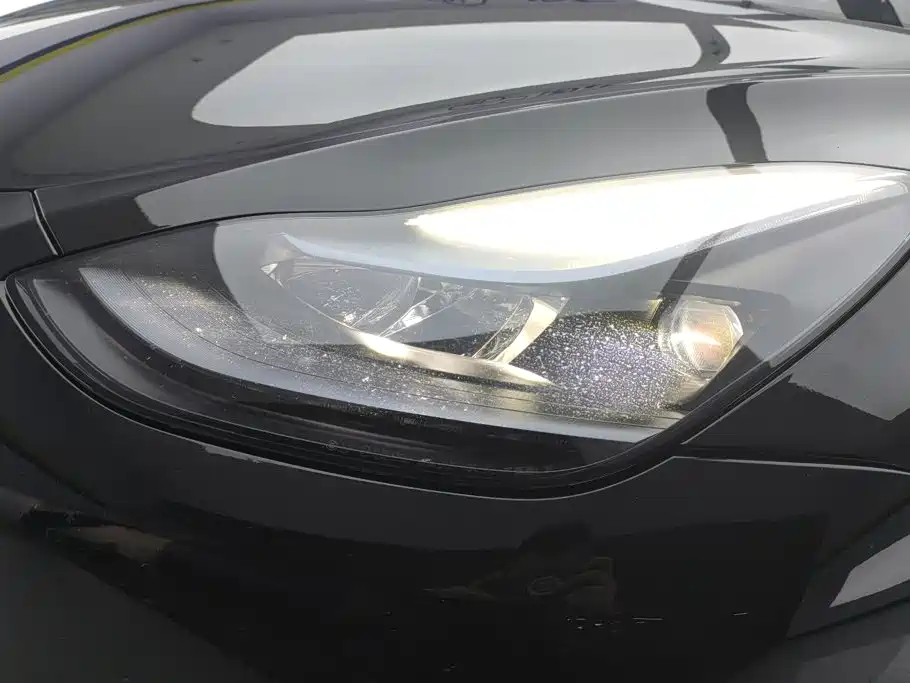 Tesla Model Y — миниатюра 5