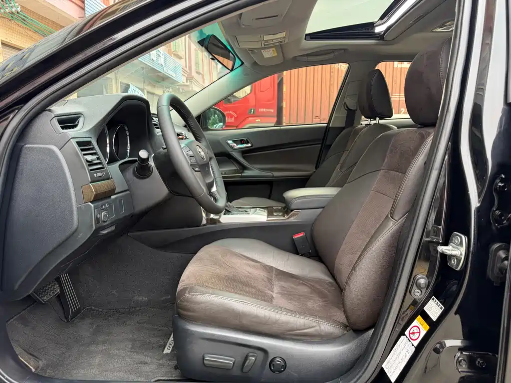 Toyota Reiz 2013 2.5V