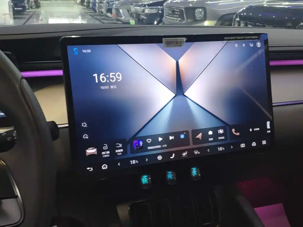BYD L EV — миниатюра 13