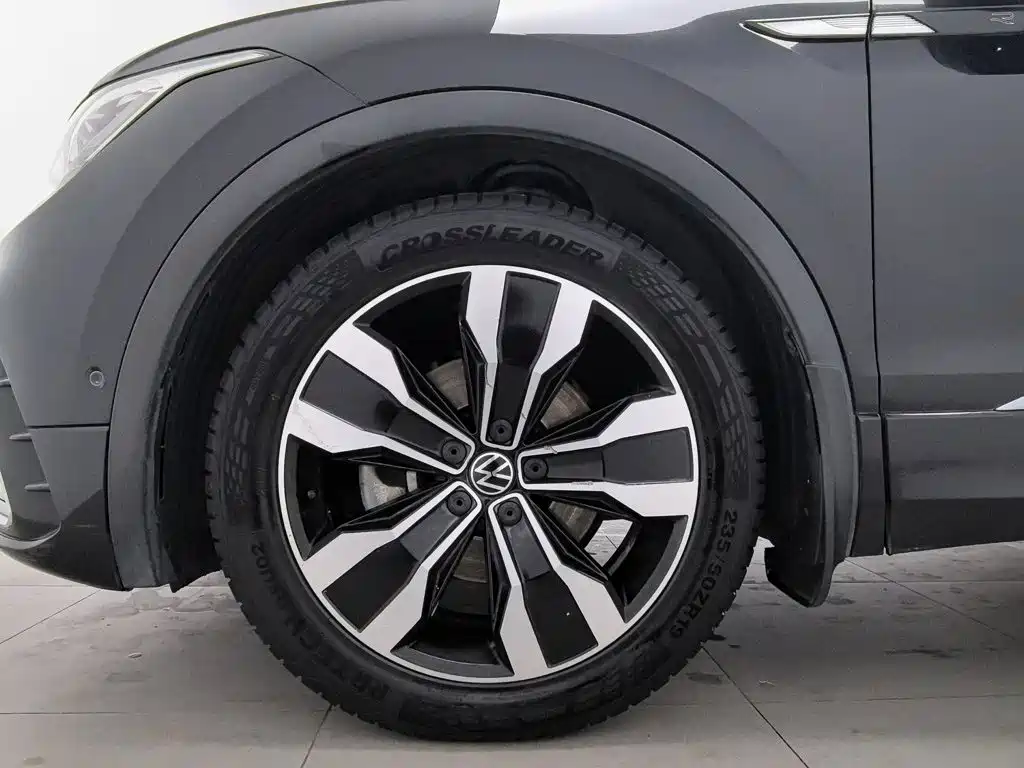 Volkswagen Tiguan L — миниатюра 17