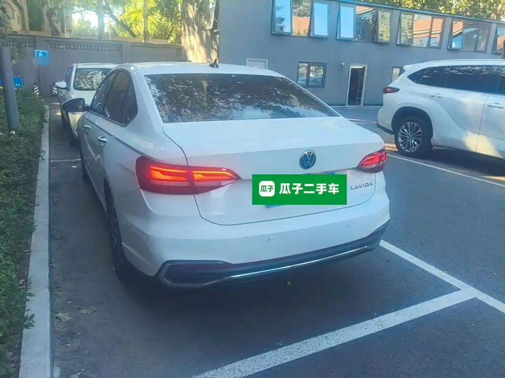 Volkswagen Lavida — миниатюра 5