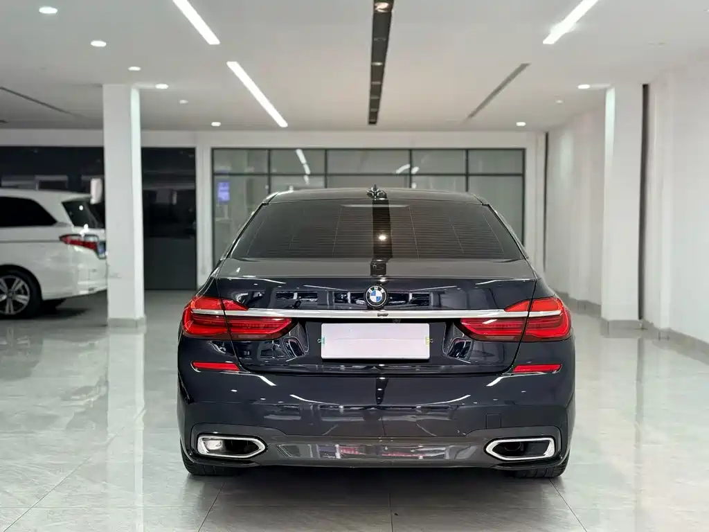 BMW 7 SERIES