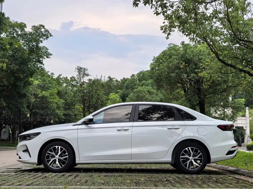 Geely Emgrand — миниатюра 7