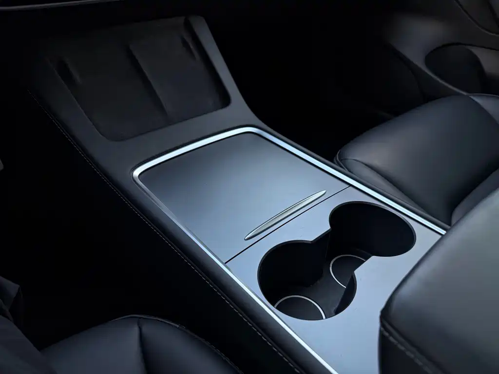 Tesla Model 3 — миниатюра 12