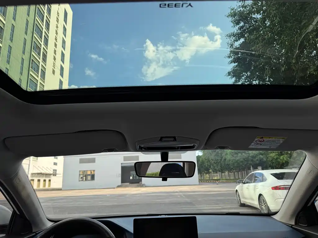 Geely Emgrand — миниатюра 11