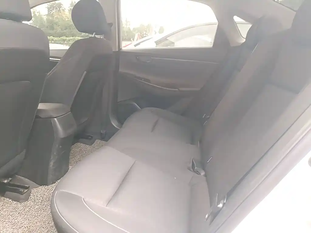 Hyundai Elantra — миниатюра 17