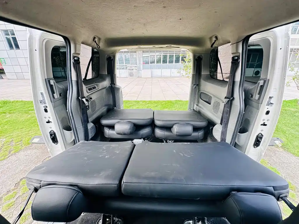 Nissan NV200 2013 1.6L Luxury IV