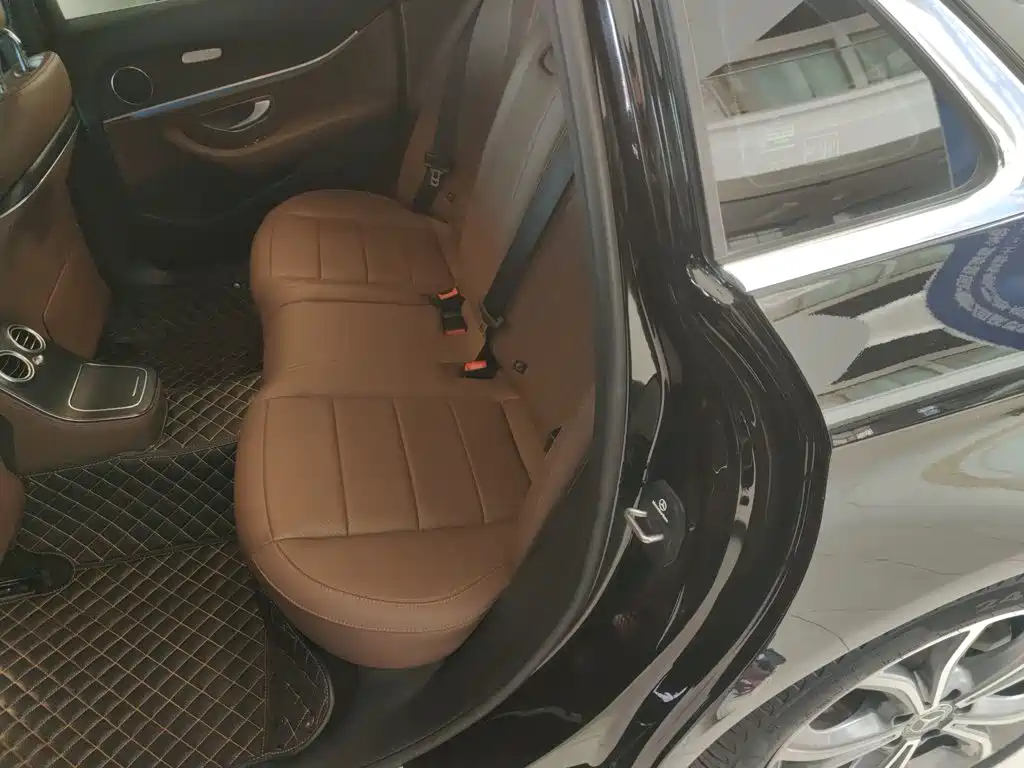 Mercedes-Benz E-Class — миниатюра 13
