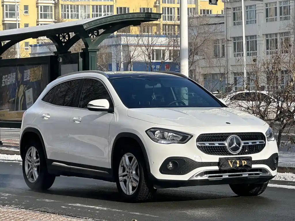 MERCEDES-BENZ GLA